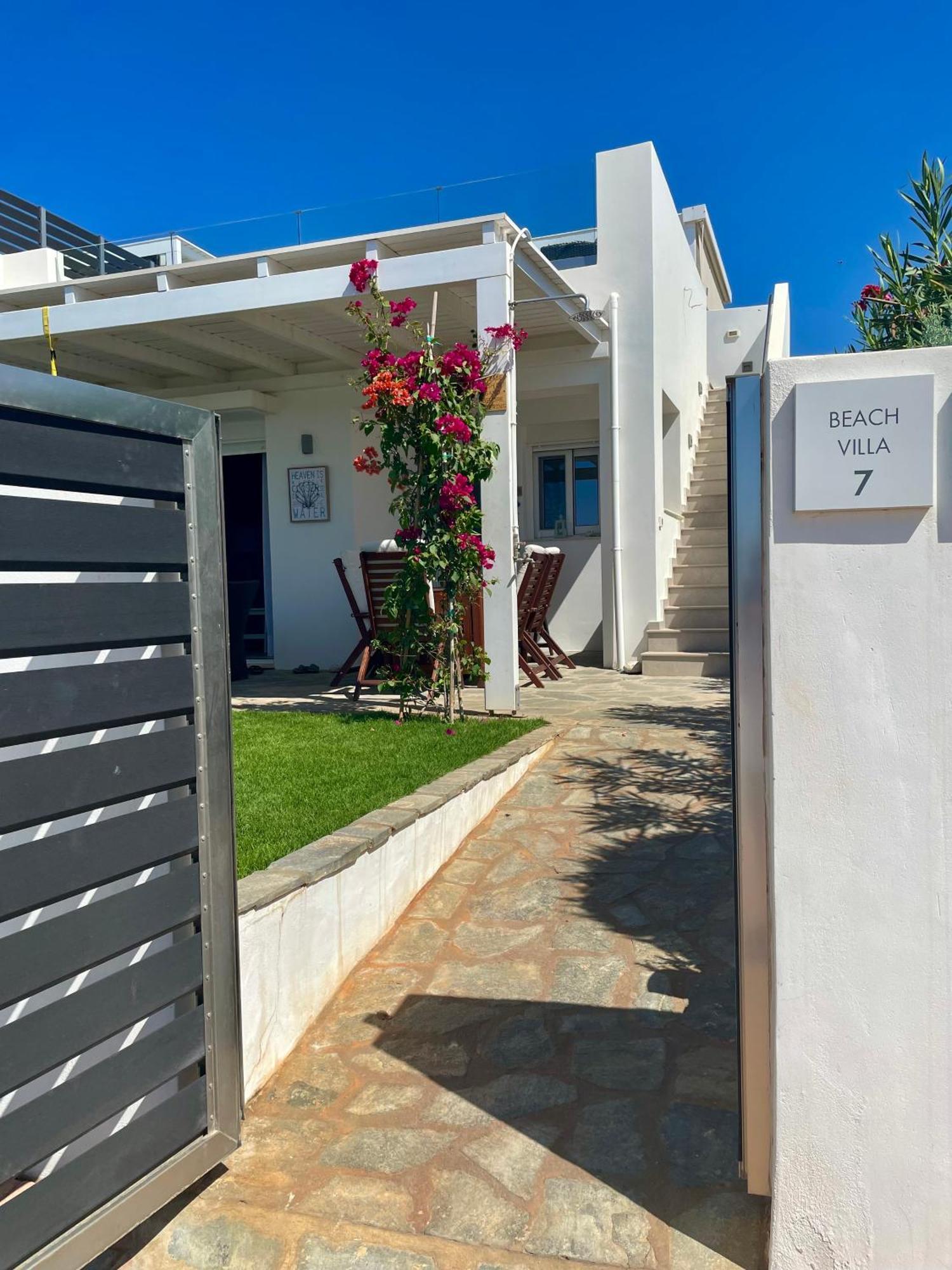 Villa Fantasea Beachfront *
