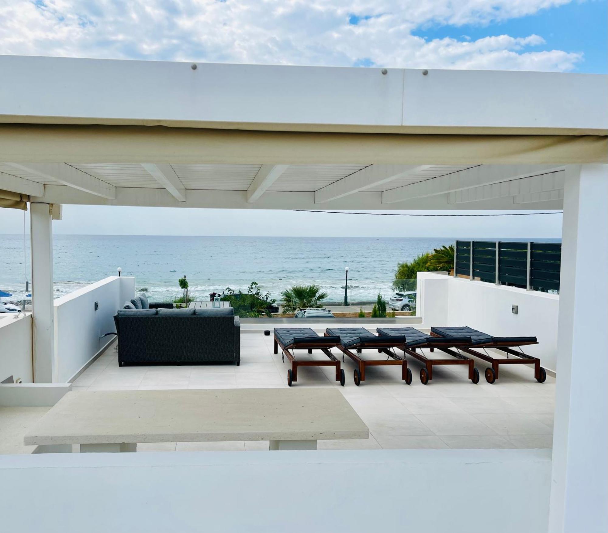 Fantasea Beachfront *
