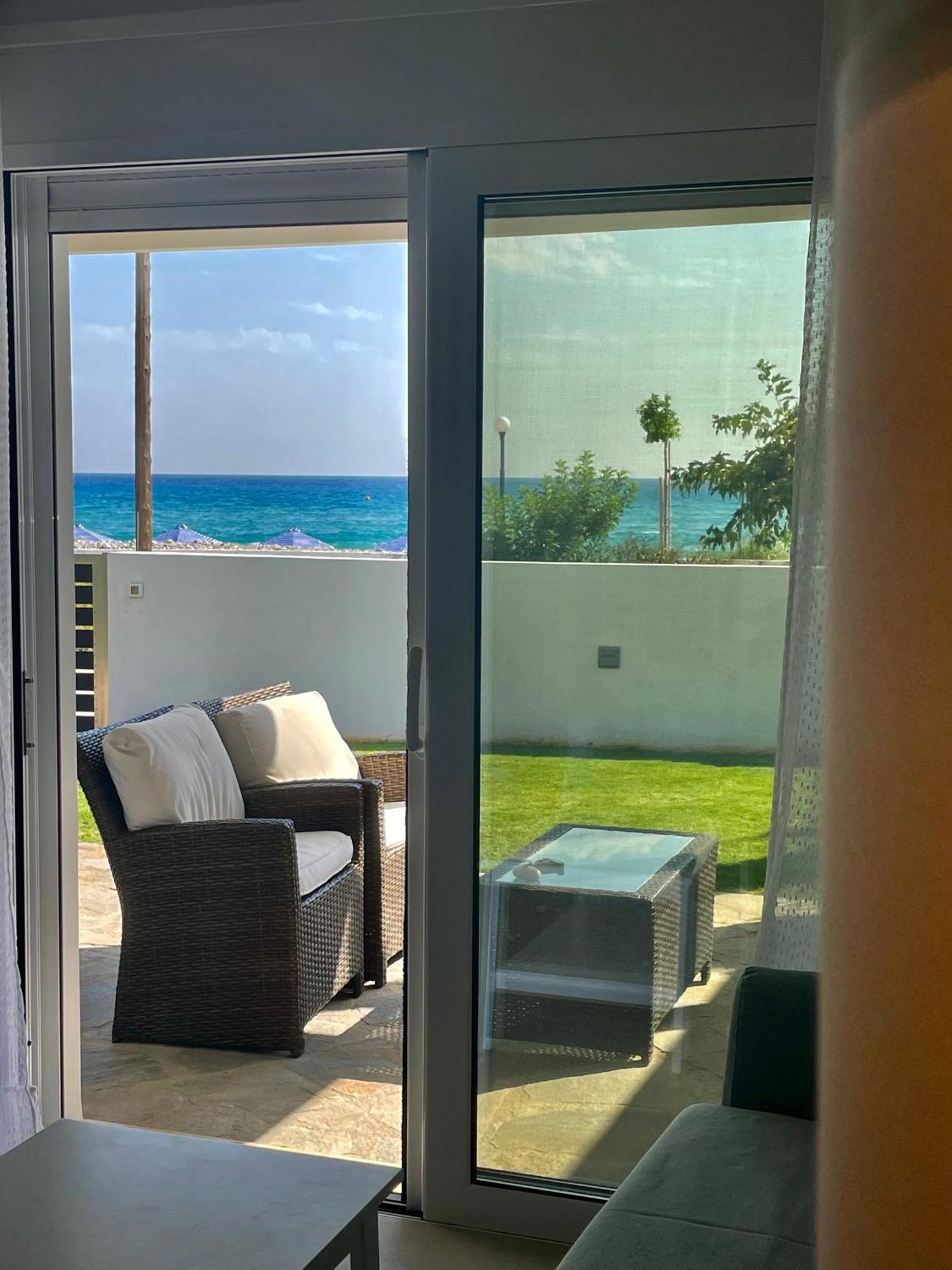Fantasea Beachfront *